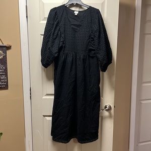 Black textured v neck sundress. 1xl with sewn in slip. Not NWT, but never worn.